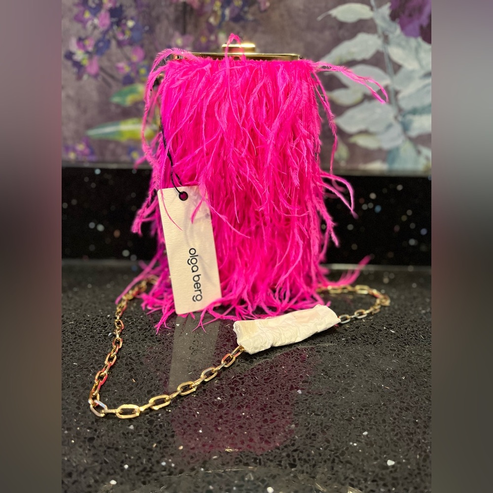 💕💕NWT💕💕 Olga Berg Ostrich Feather purse